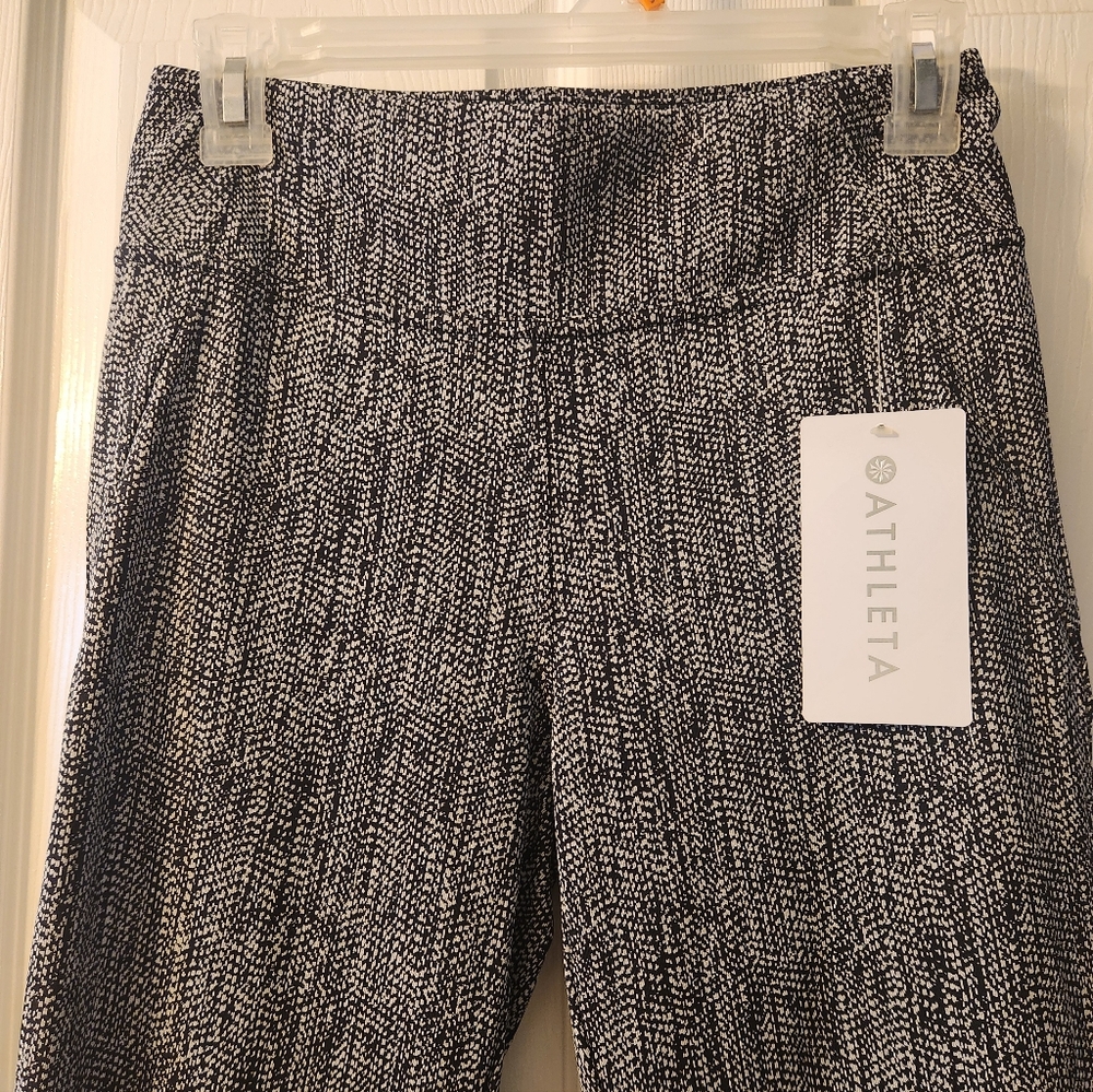🖤 Athleta Black and White Patterned Leggings - Picture 2 of 7